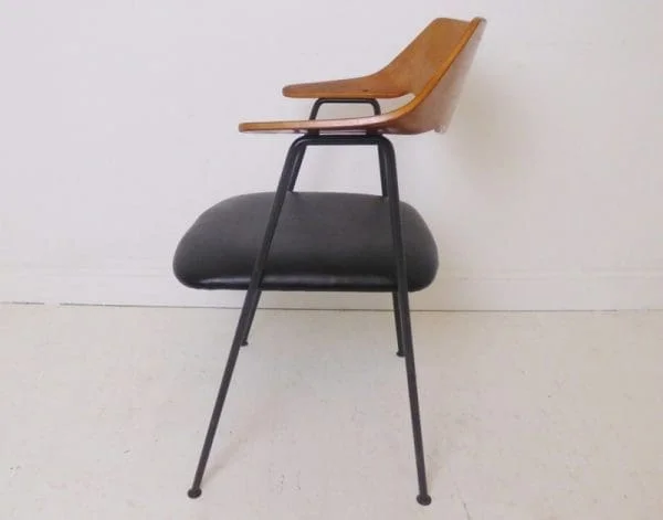 Original Teak Model 675 Chair By Robin Day For Hille - Image 4