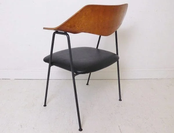 Original Teak Model 675 Chair By Robin Day For Hille - Image 5