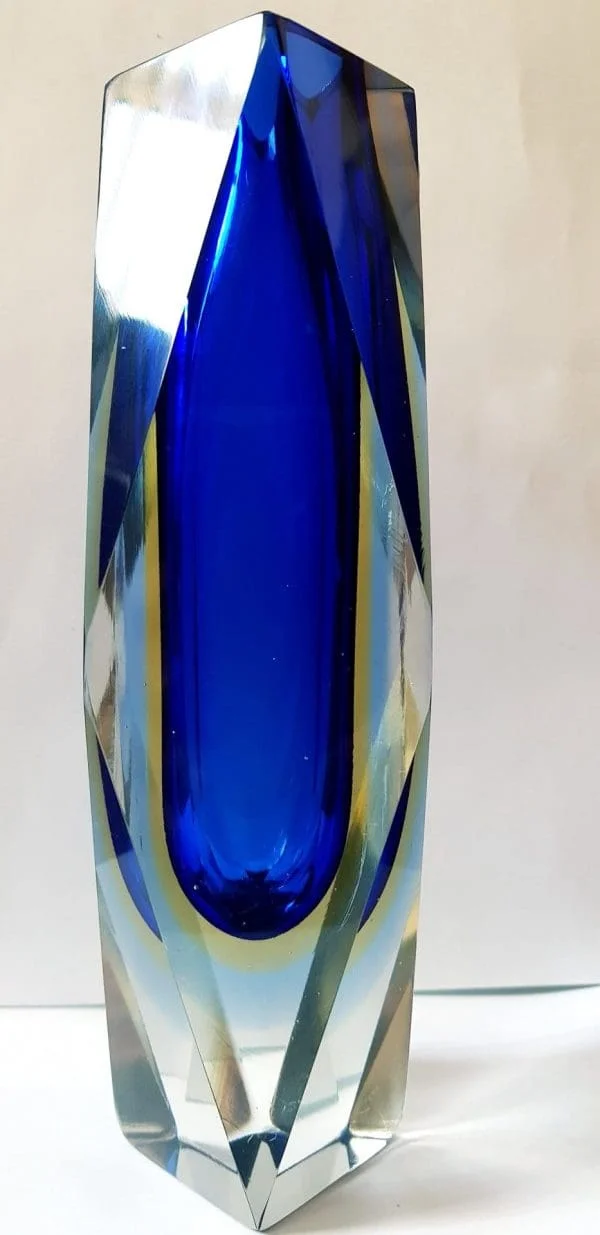 Murano glass triple sommerso faceted vase - Image 3