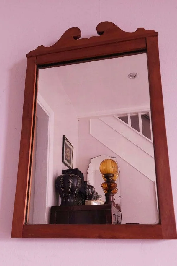 Antique Georgian mirror in light mahogany carved frame - Image 2