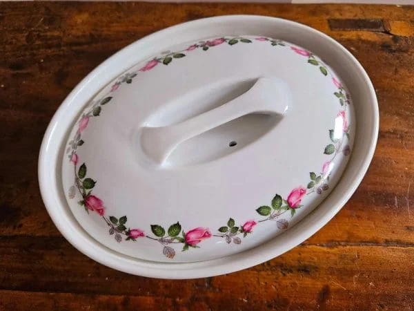 Pretty French Oval Casserole Dish by Apilco porcelaine à feu - Image 6