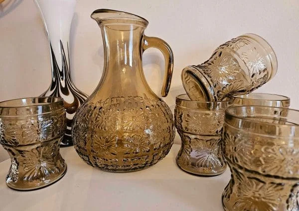 Italian Smoked and Embossed Glass Water Jug with Five Glasses - Image 3