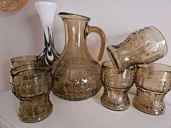 Italian Smoked and Embossed Glass Water Jug with Five Glasses - Image 5