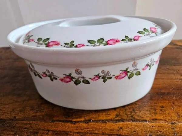 Pretty French Oval Casserole Dish by Apilco porcelaine à feu - Image 8