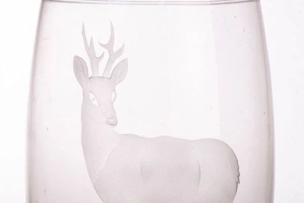 Heavy crystal vase with engraved roe deer design - Image 4