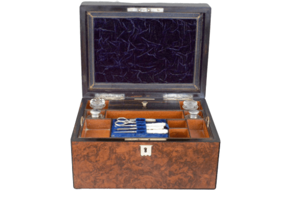 Figured walnut dressing box by Parkins & Grotto Oxford St. London - Image 3