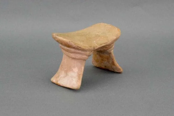 Interesting ancient head rest - Image 3