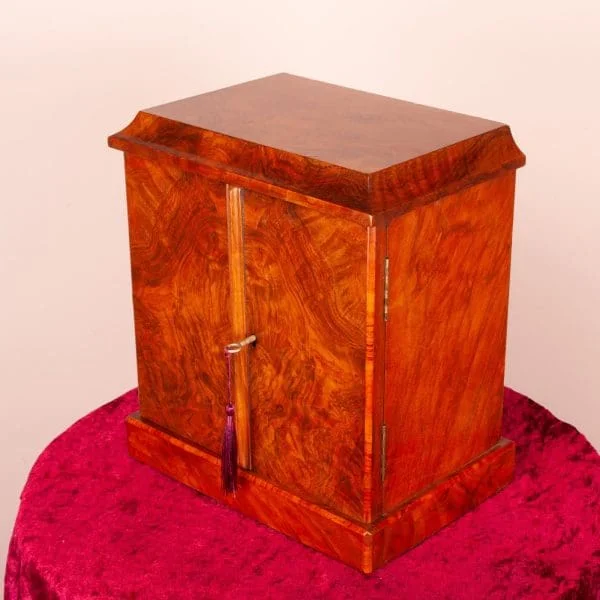 Good Quality Walnut Table Top Collector's Cabinet - Image 3