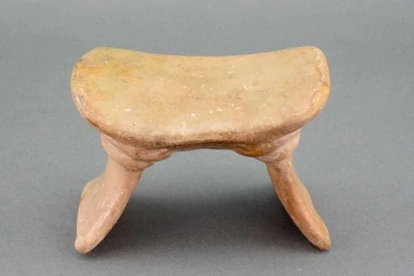 Interesting ancient head rest - Image 5