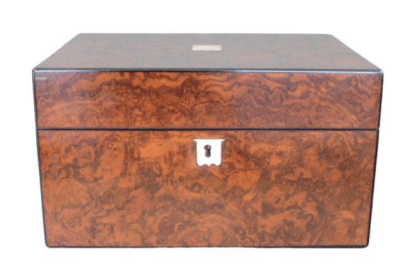 Figured walnut dressing box by Parkins & Grotto Oxford St. London - Image 2