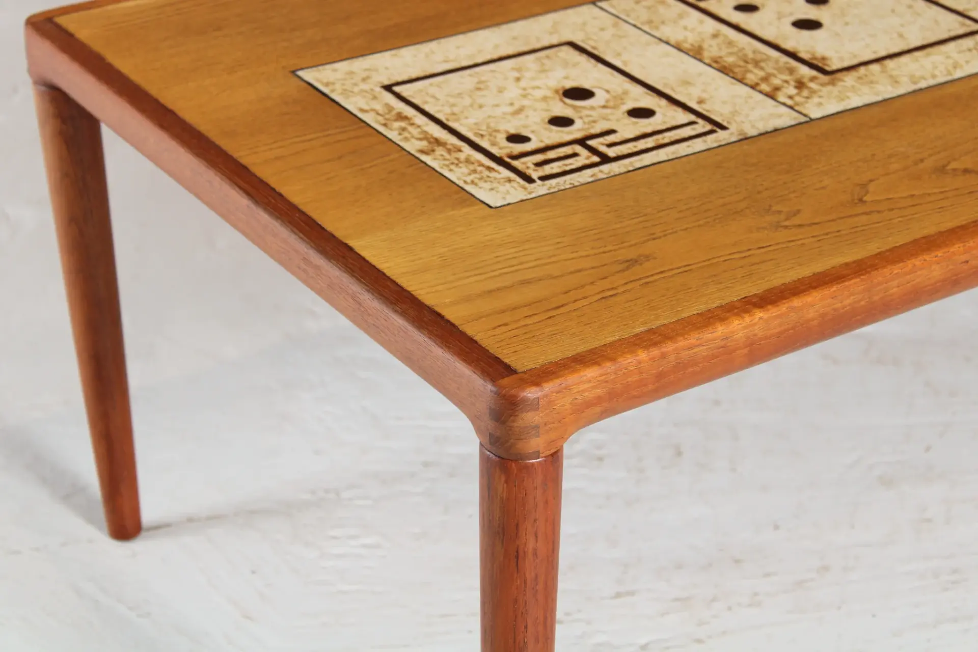 デンマーク　H.W. コーヒーテーブル　Danish Bramin Danish Mid-Century Teak Coffee Table with a Tile Inlays by HW
