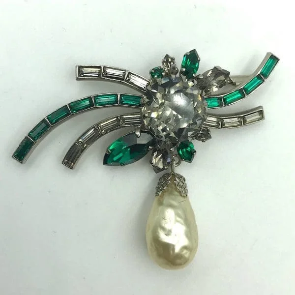 Vintage Max Muller Emerald and Drop Pearl Brooch Circa 1950s - Image 2