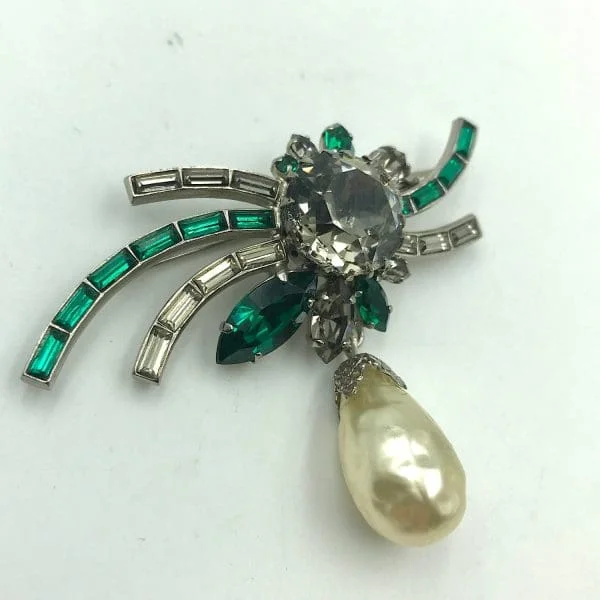 Vintage Max Muller Emerald and Drop Pearl Brooch Circa 1950s - Image 3