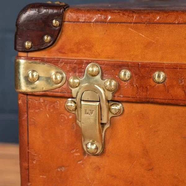 Louis Vuitton Trunk in Natural Cow Hide France Circa 1900 - Image 18