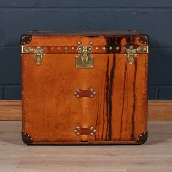 Louis Vuitton Trunk in Natural Cow Hide France Circa 1900 - Image 4