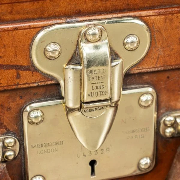 Louis Vuitton Suitcase in Natural Cow Hide, France Circa 1920 - Image 18