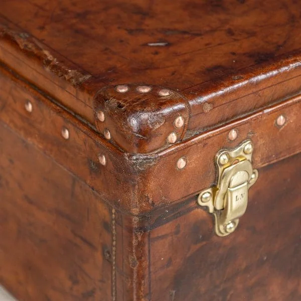 Louis Vuitton Suitcase in Natural Cow Hide, France Circa 1920 - Image 19