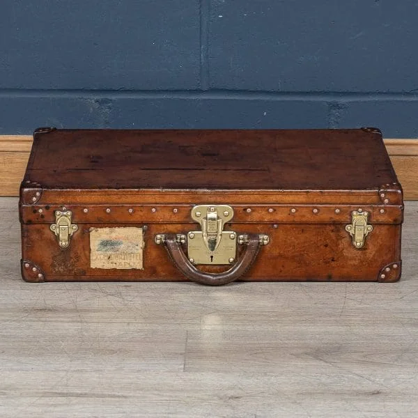 Louis Vuitton Suitcase in Natural Cow Hide, France Circa 1920 - Image 2