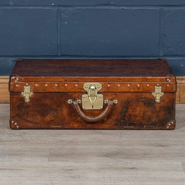 Louis Vuitton Suitcase in Natural Cow Hide, France Circa 1920 - Image 2