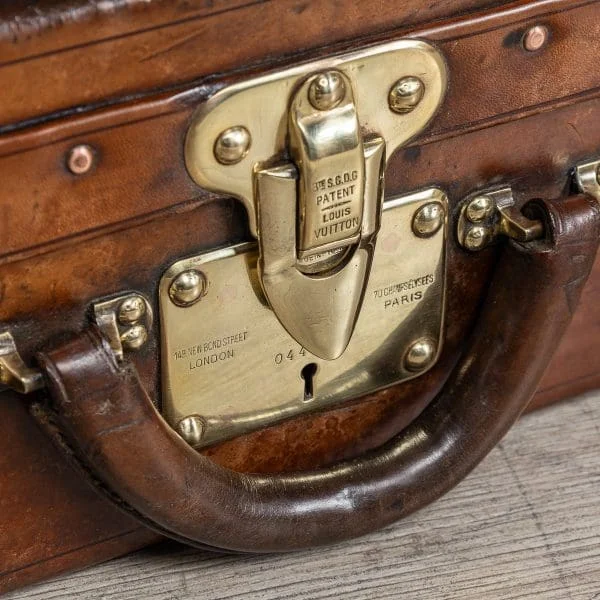 Louis Vuitton Suitcase in Natural Cow Hide, France Circa 1920 - Image 20