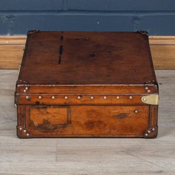 Louis Vuitton Suitcase in Natural Cow Hide, France Circa 1920 - Image 3