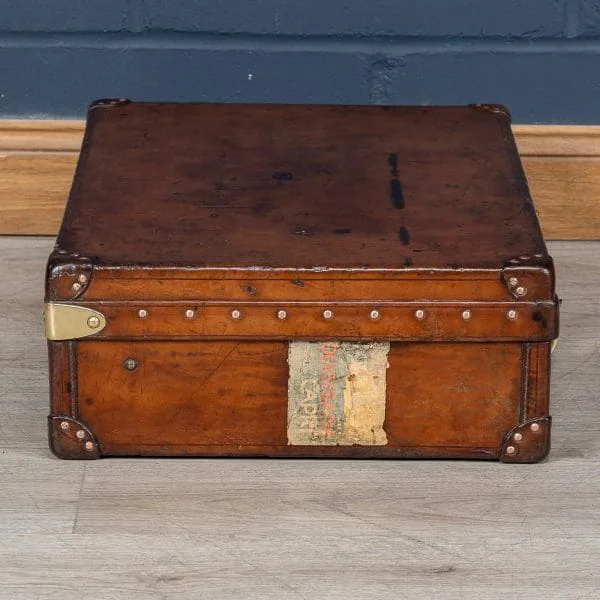 Louis Vuitton Suitcase in Natural Cow Hide, France Circa 1920 - Image 5