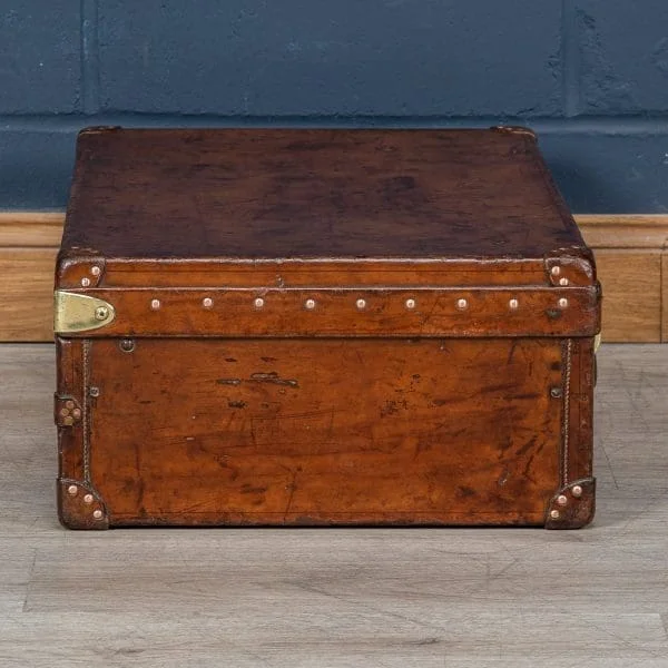 Louis Vuitton Suitcase in Natural Cow Hide, France Circa 1920 - Image 5