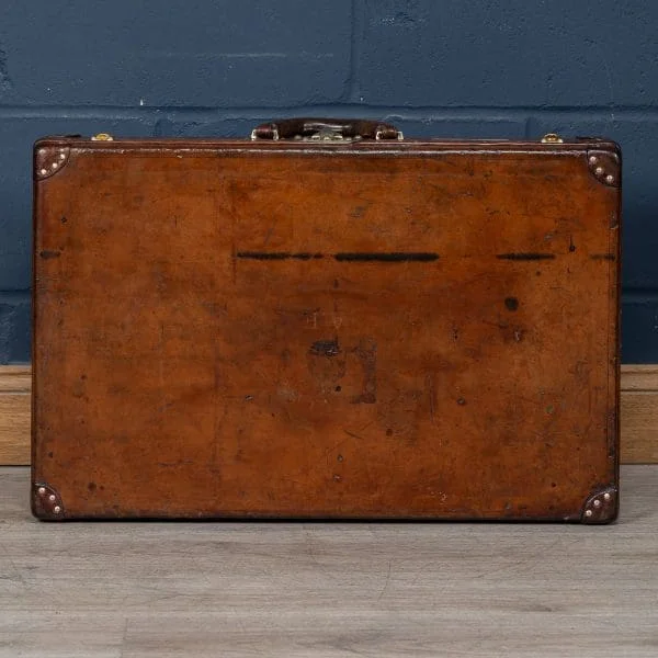 Louis Vuitton Suitcase in Natural Cow Hide, France Circa 1920 - Image 6