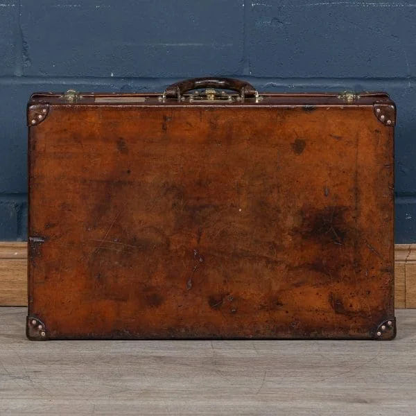 Louis Vuitton Suitcase in Natural Cow Hide, France Circa 1920 - Image 7