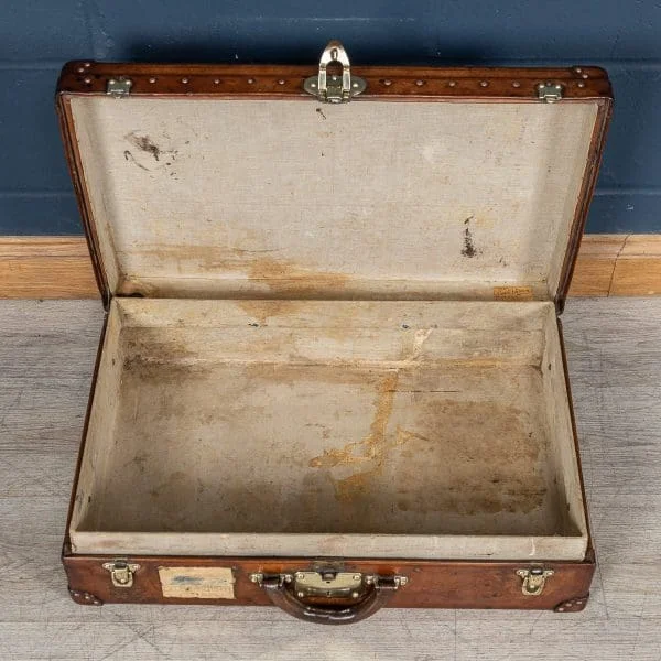 Louis Vuitton Suitcase in Natural Cow Hide, France Circa 1920 - Image 8