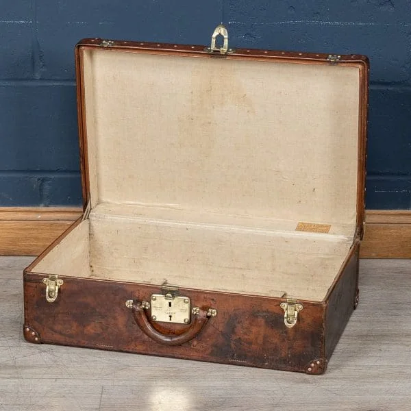 Louis Vuitton Suitcase in Natural Cow Hide, France Circa 1920 - Image 8