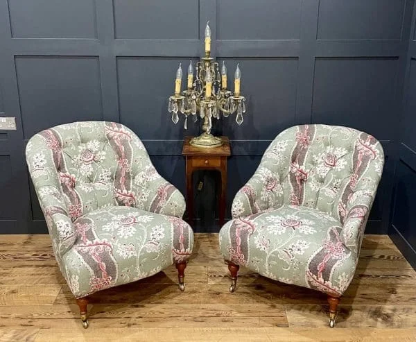 A Pair of Late 20th Century Buttoned English Tub Chairs - Image 2