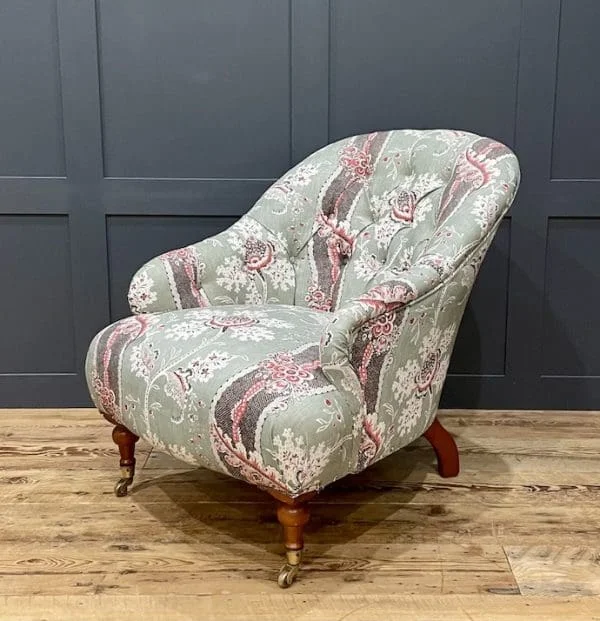 A Pair of Late 20th Century Buttoned English Tub Chairs - Image 7