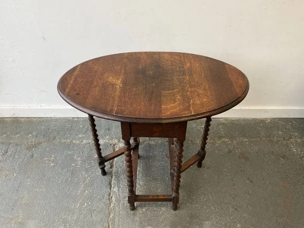 Edwardian extending oak drop leaf ‘barley twist’ side table - Image 2