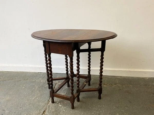 Edwardian extending oak drop leaf ‘barley twist’ side table - Image 3