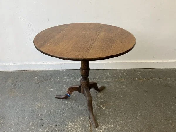 19th century antique oak round tilt top table - Image 2