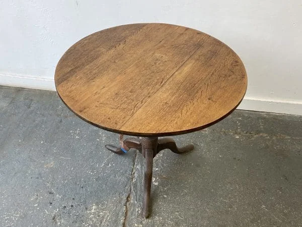 19th century antique oak round tilt top table - Image 4