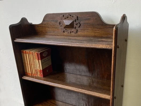 Early 20th century Arts and Crafts oak book shelves - Image 9