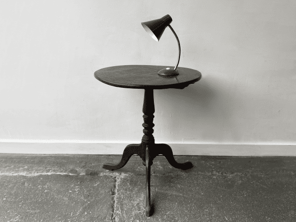 Antique Victorian English oak tilt top table - Image 3