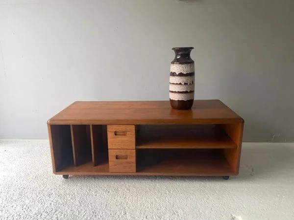 1960’s mid century modern media stand / coffee table by Meredrew - Image 4