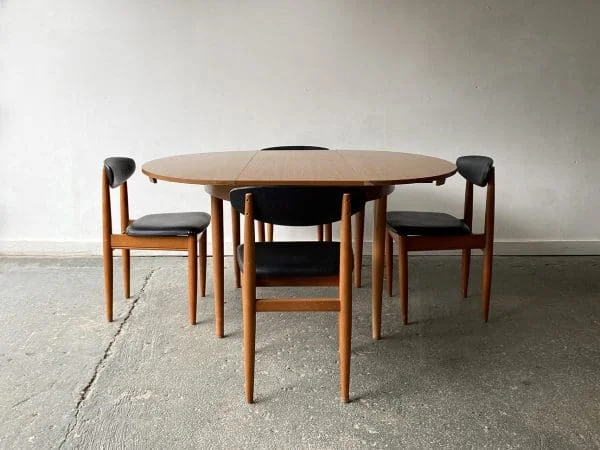 Mid-Century dining table and chairs by Schreiber - Image 2