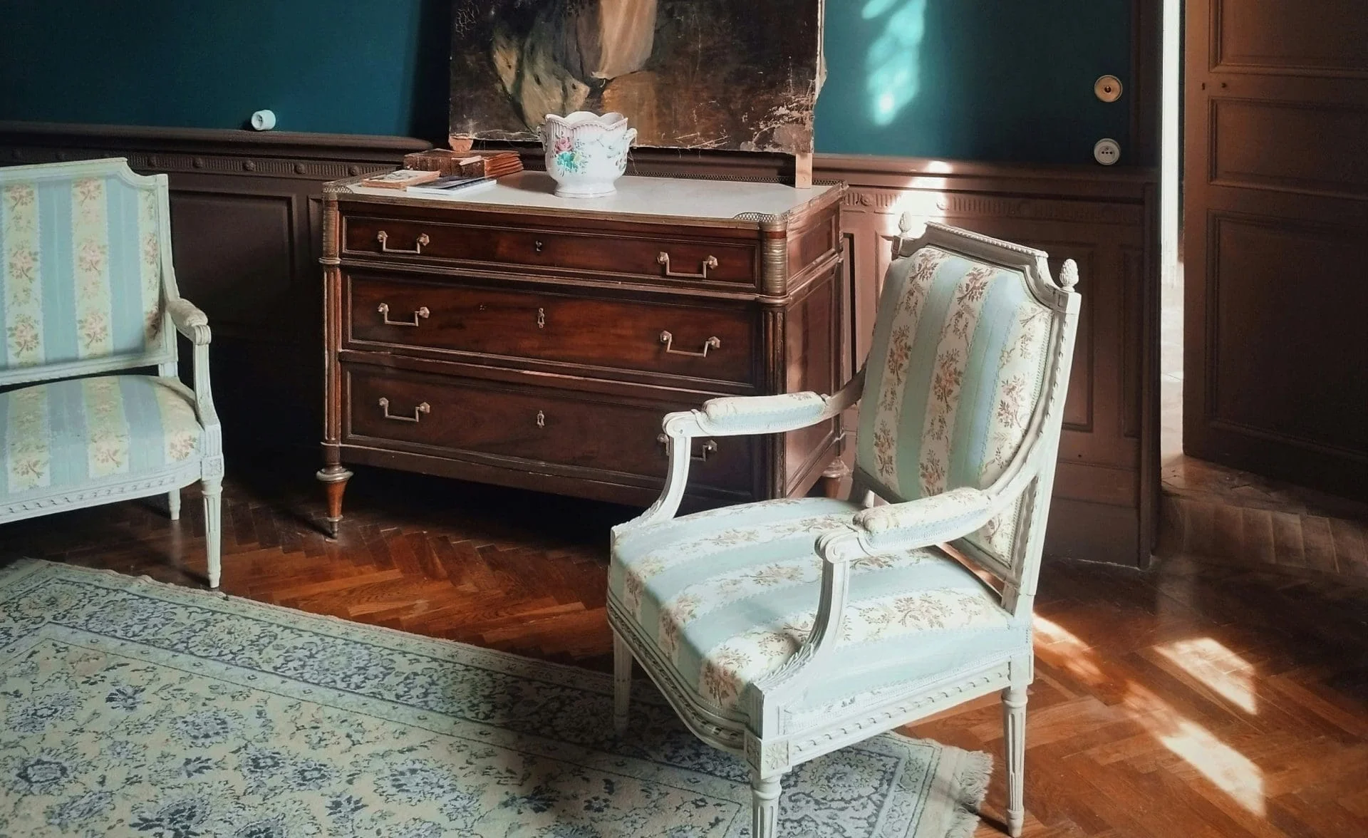 Exploring the Timeless Beauty of Antique Furniture