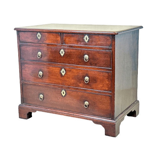 18th Century Mahogany Chest Of Drawers (England, circa 1730)